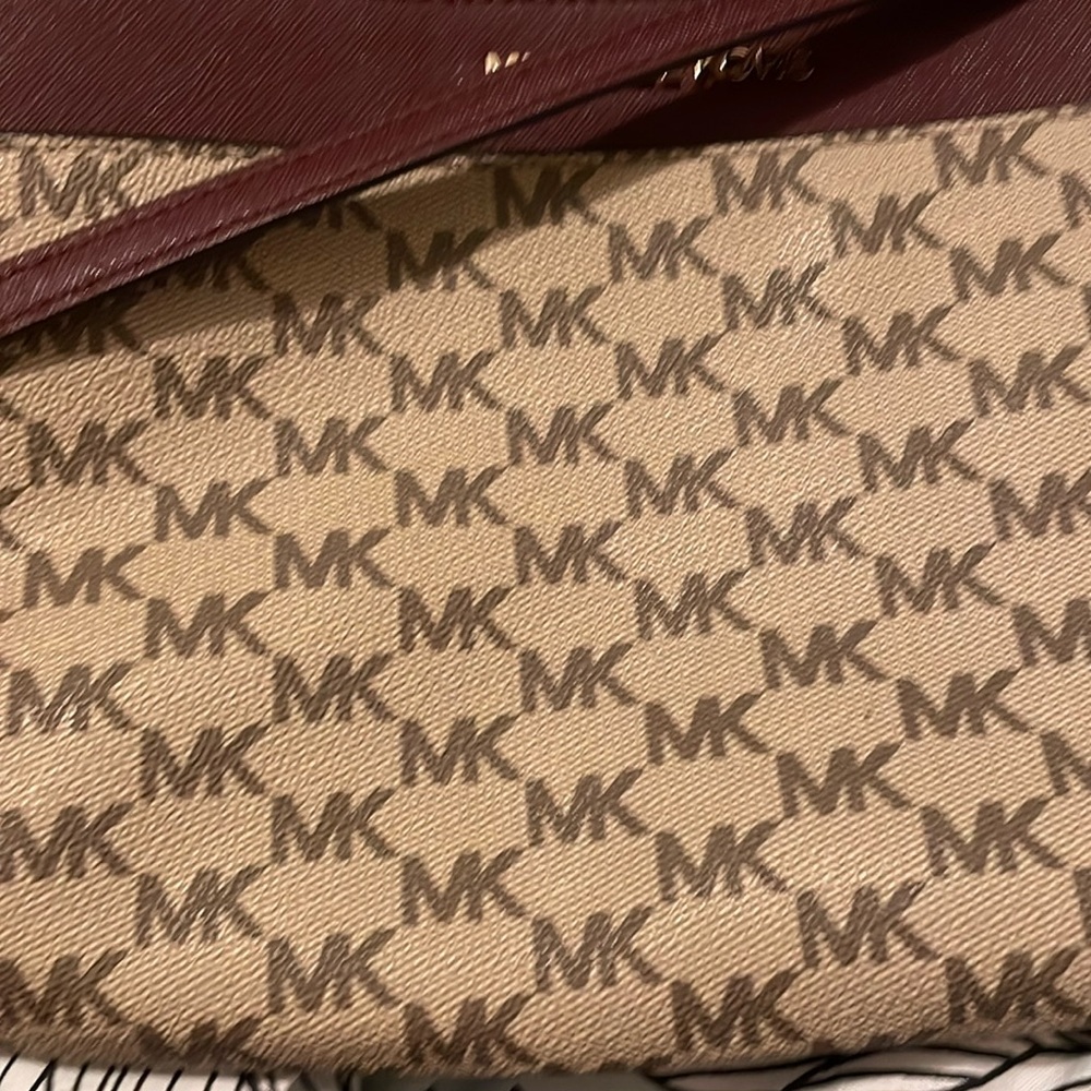 Micheal Kors cross body bag